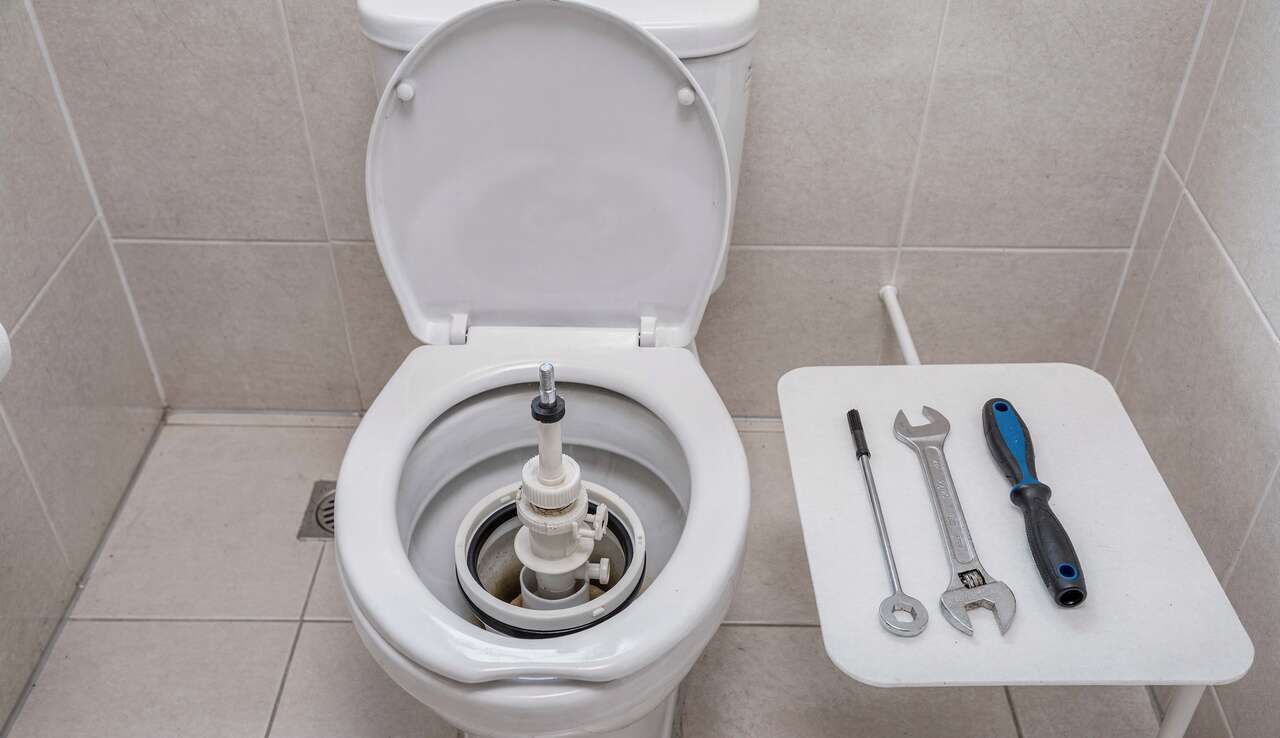 Comment réparer une chasse d'eau efficacement ?