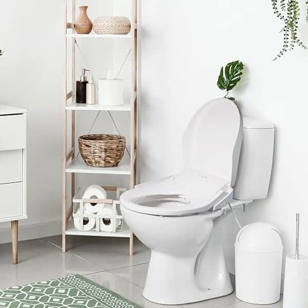 Découvrez notre test complet du SmartBidet SB-2600 : siège bidet innovant à eau chaude illimitée pour un confort inégalé au quotidien, idéal pour améliorer votre expérience en salle de bains.