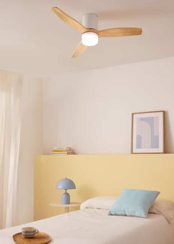 Découvrez notre test complet du ventilateur de plafond Create Windcalm S : design épuré en bois et fonctionnalités connectées pour votre intérieur moderne.